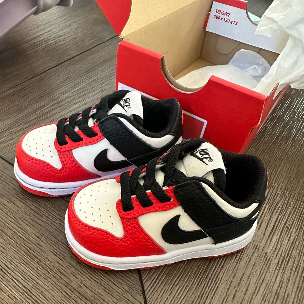 Nike dunks little boy shoes